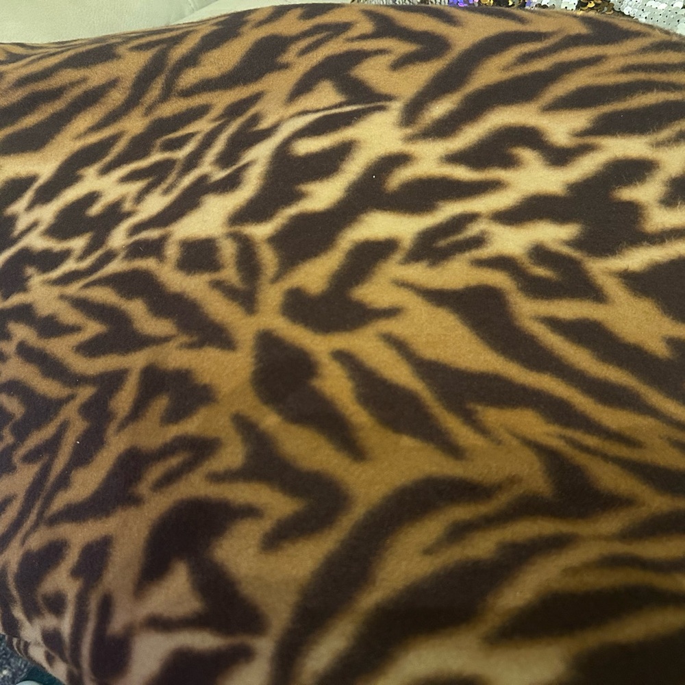 Leopard Print Fabric fleece fabric - Picture 2 of 3